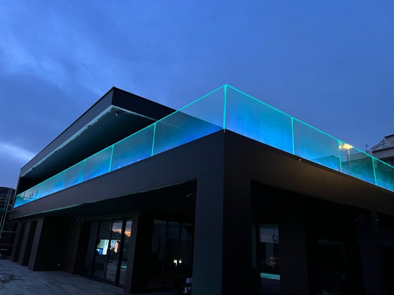 installation de garde corps sous vide sur balcon leds integret a saint aygulf 