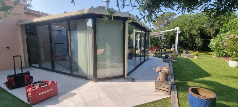 realisation d'un veranda sur mesure en aluminium a montauroux