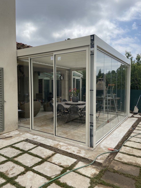 installation toit ouvrant motorise permet de controler lensoleillement et ventilation a cannes 