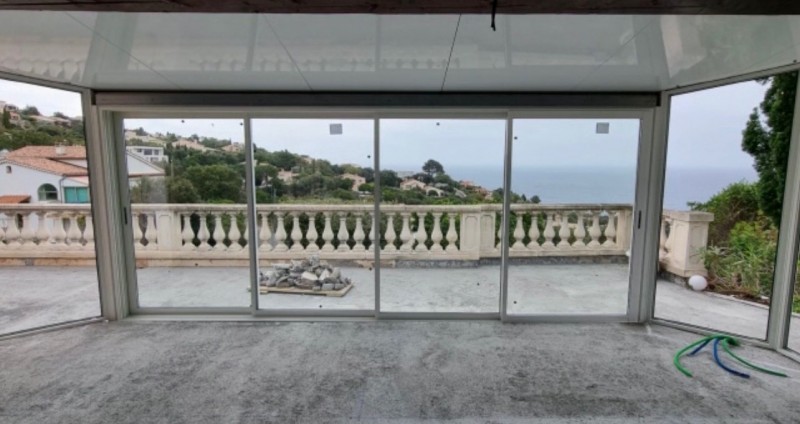 fabrication d une veranda aluminium blanche à Fréjus