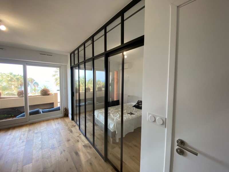 Verrière intérieur en aluminium sur mesure de couleur noir à Fréjus Saint Raphaël 83 en région PACA 